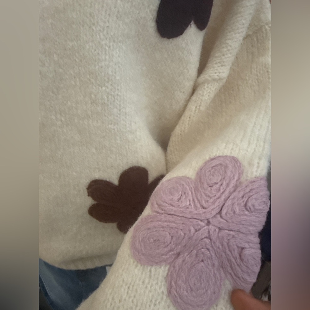 APRICOT 🍑 - Cream Floral Appliqué Turtleneck Sweater - Picture 3 of 7
